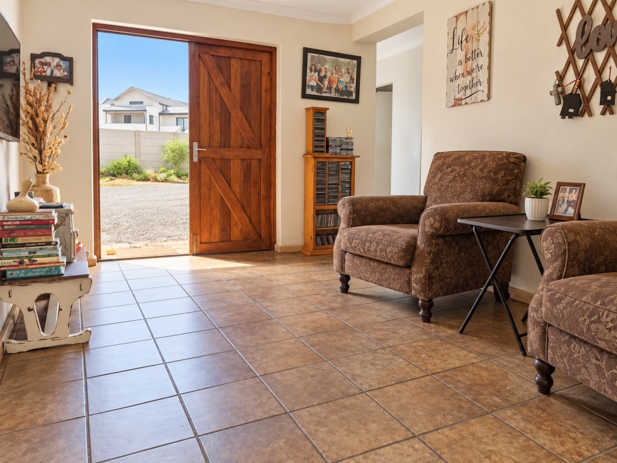 To Let 4 Bedroom Property for Rent in Hoogland Western Cape